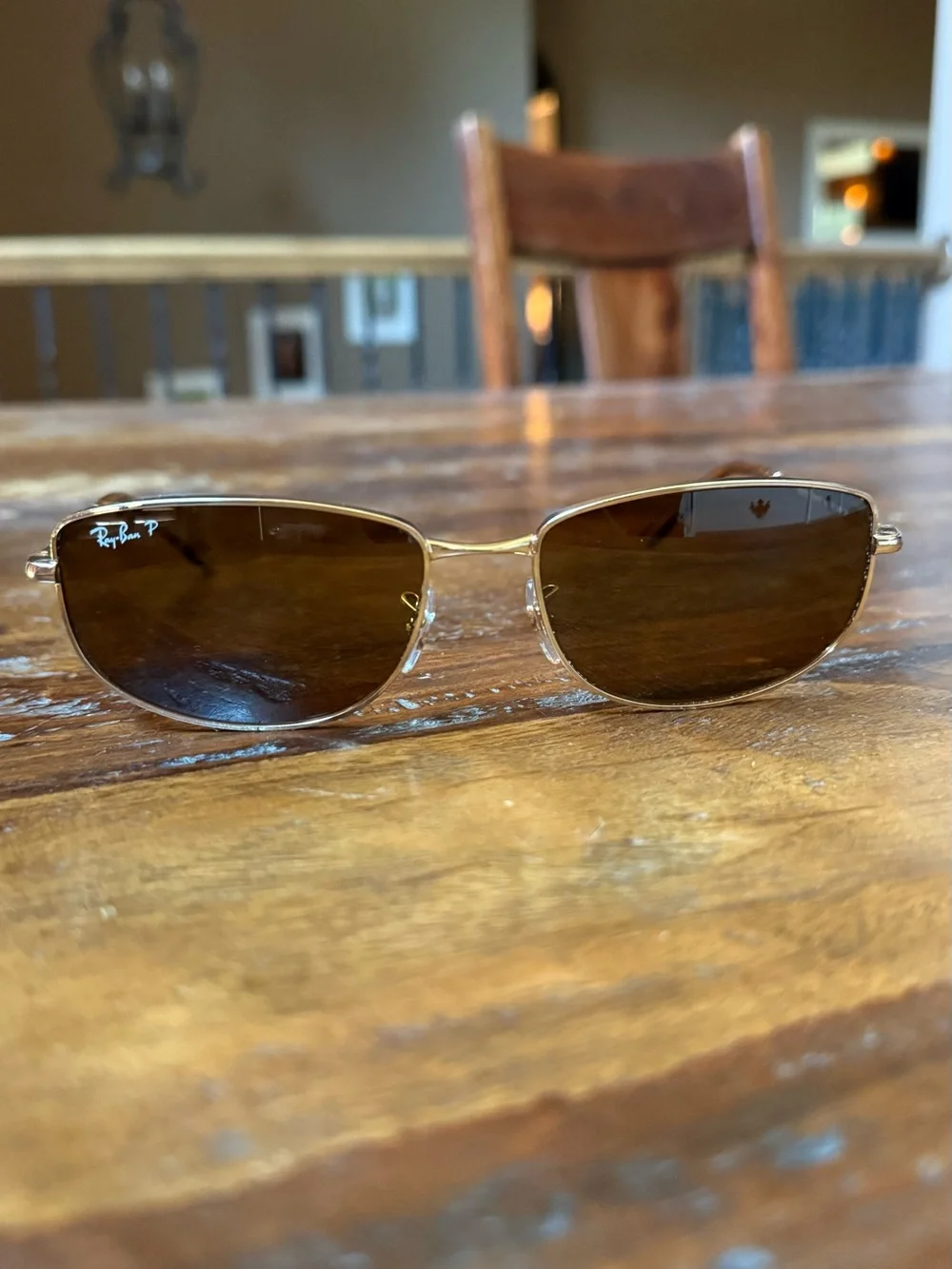 Men’s Gold Frame Sunglasses with Dark Lenses